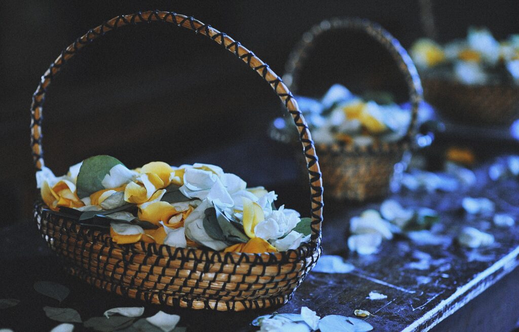 Panier jeté de fleurs La Dolce Vita Organisation Mariage Toulouse.jpg