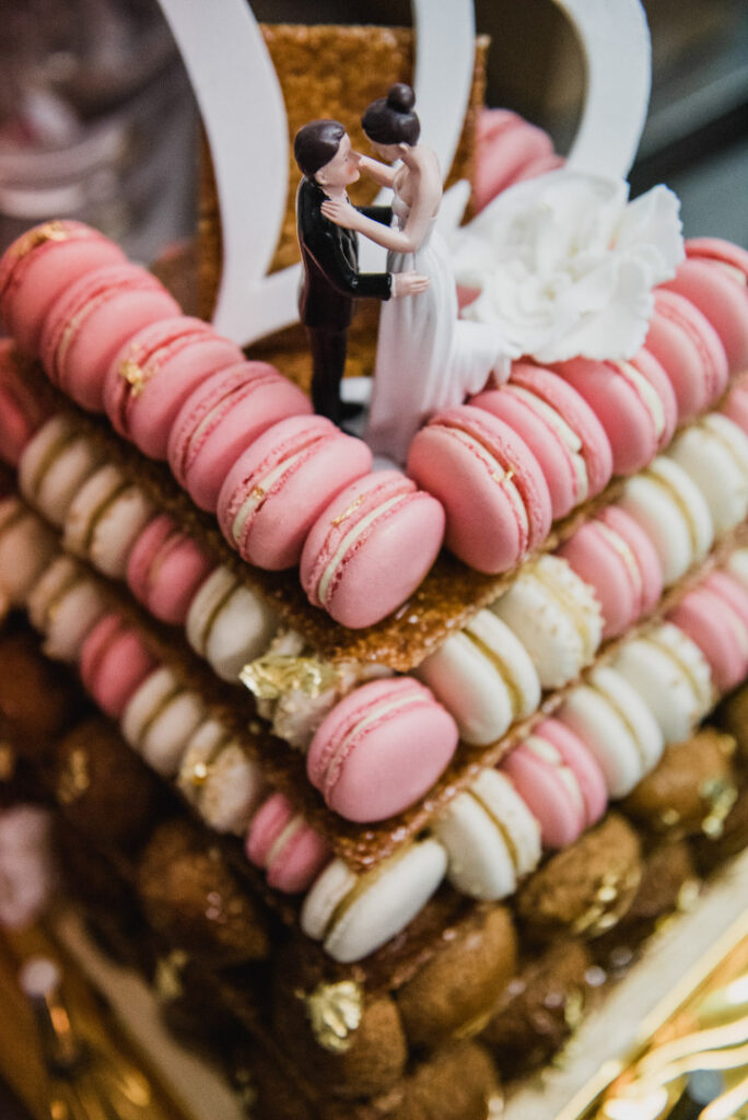 Pièce montée choux et macarons Cracc’O Gat’O – La Dolce Vità, Domaine Beausoleil Toulouse