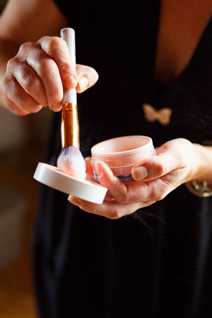 Poudre fixatrice maquillage mariage La Dolce Vita Organisation Mariage Toulouse.jpg