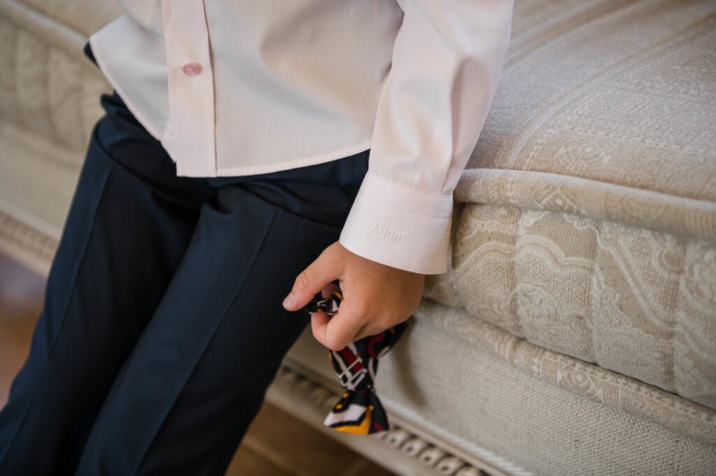 Prénom sur poignet de chemise