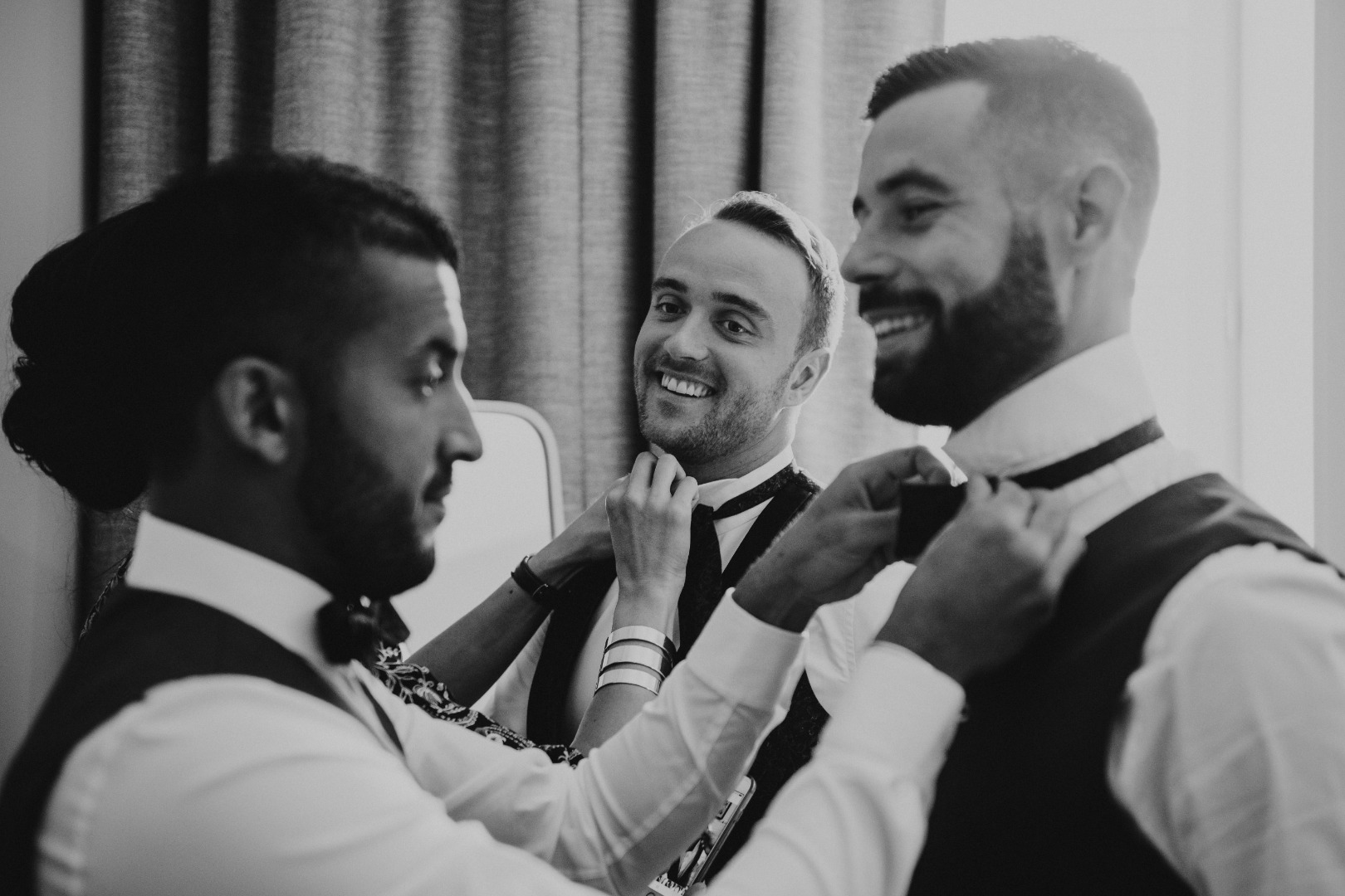 préparatifs garçons d’honneur au mariage