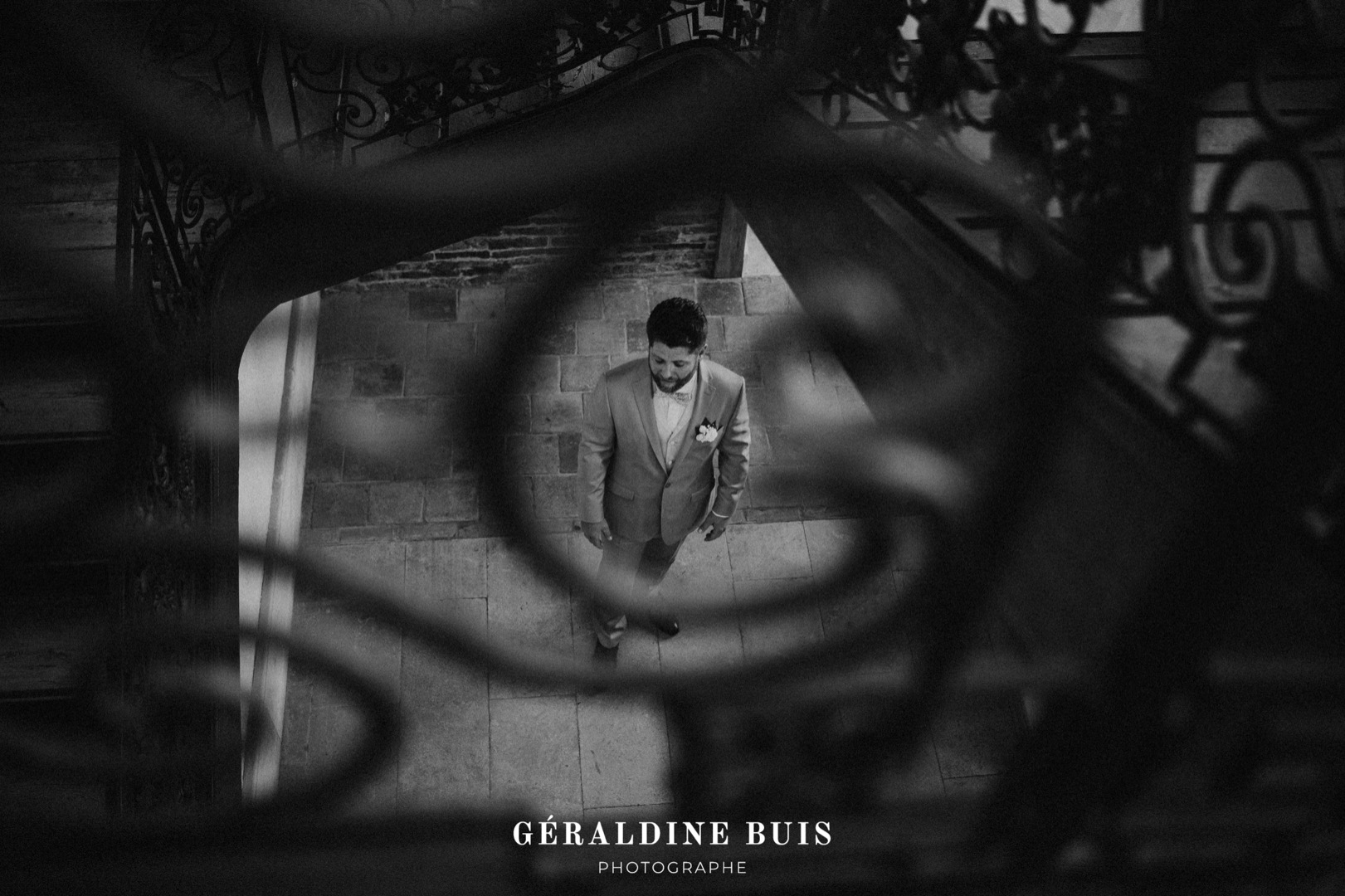 Quand le marié attend