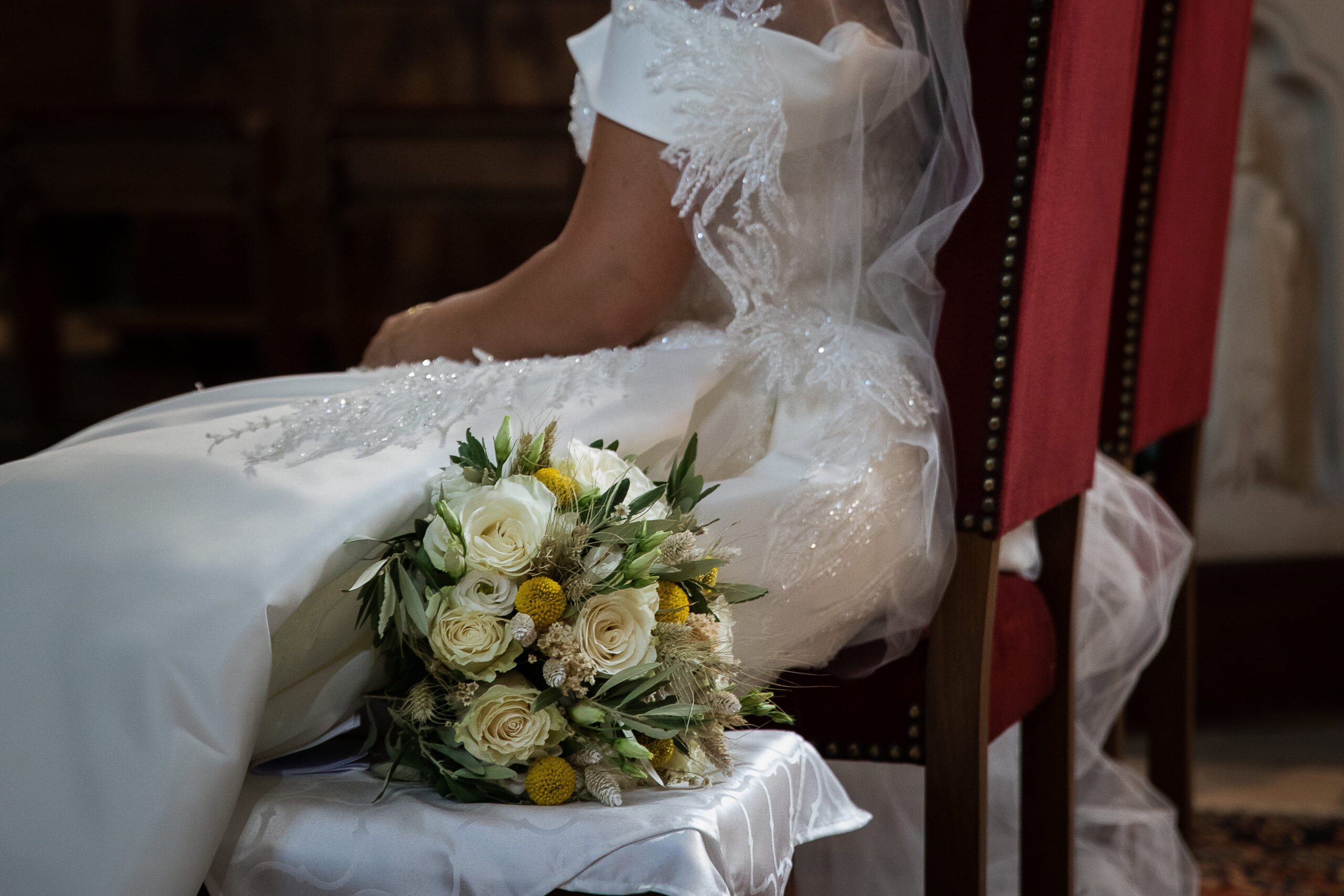 Robe Pronovias et bouquet champêtre