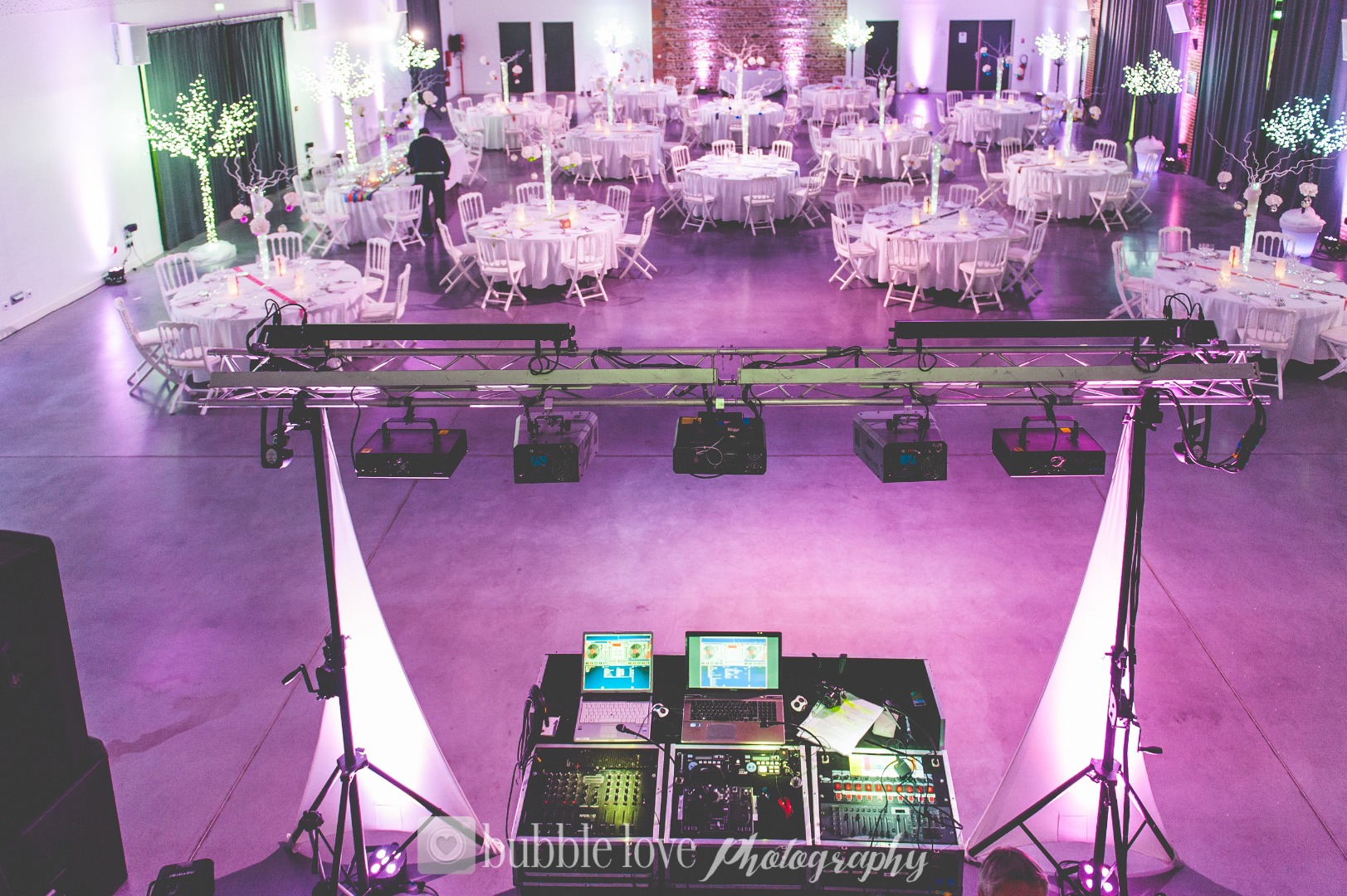 Salle de réception avec éclairage sono