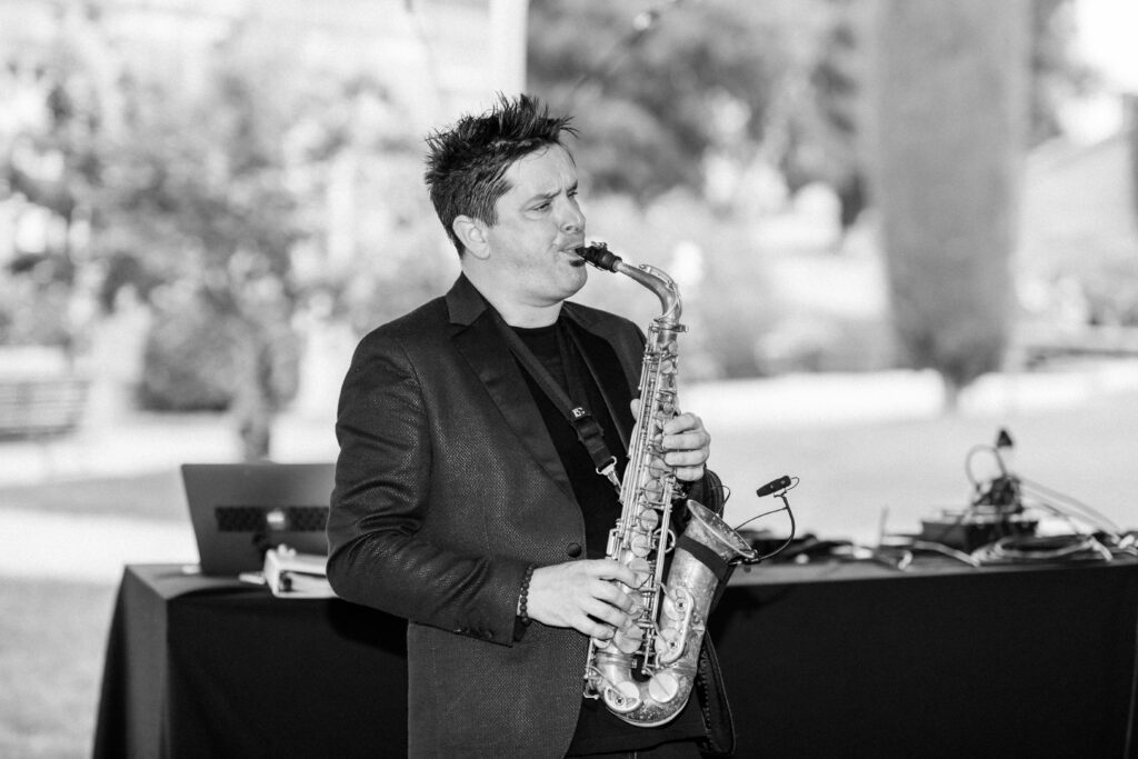 Saxophoniste au vin d’honneur