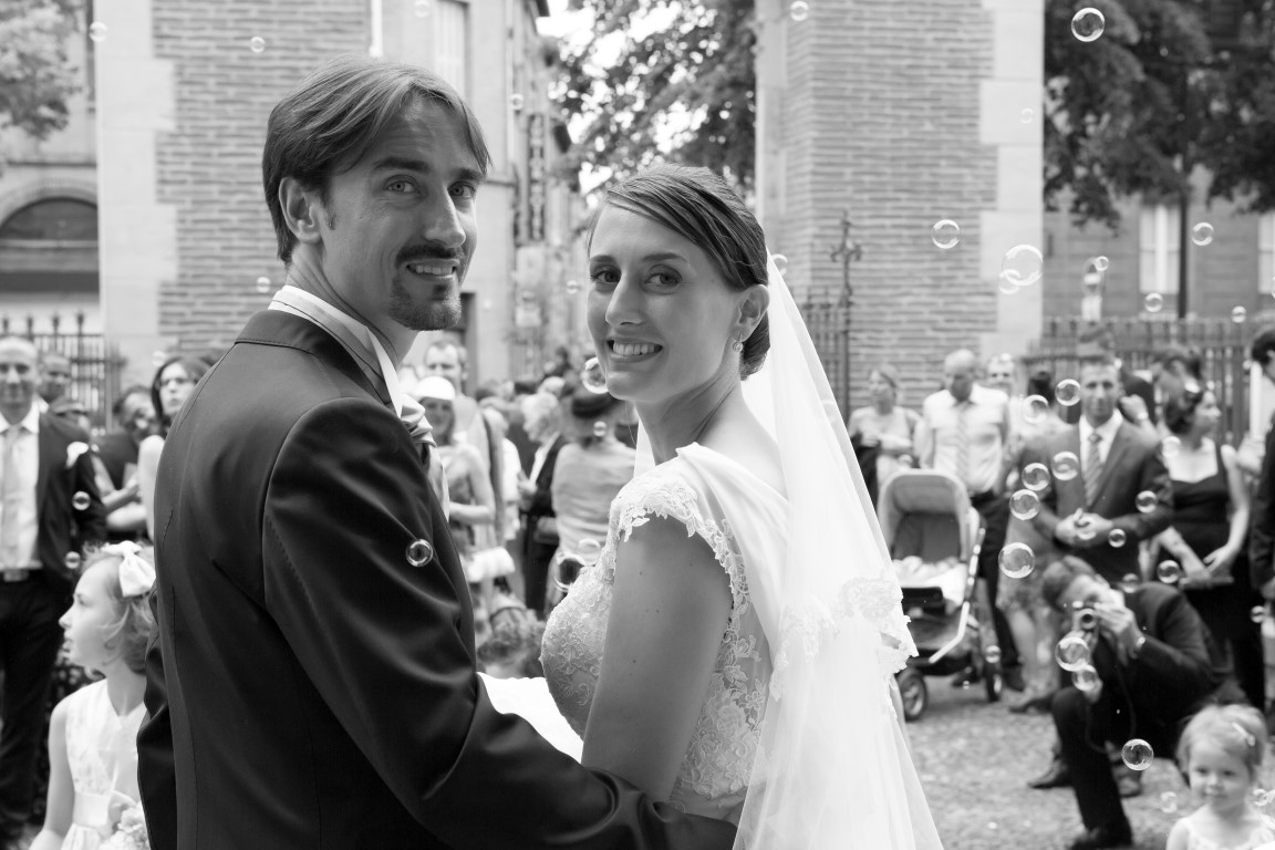 Sortie église avec bulles