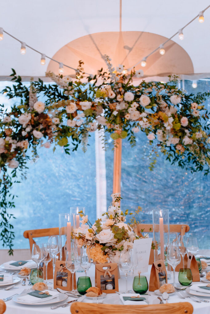 Table d’honneur et arche