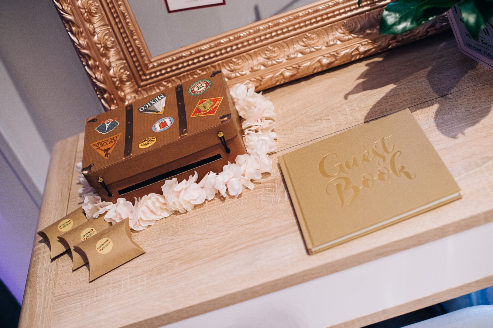 Tables des dons gold et plantes La Dolce Vita Organisation de Mariages Toulouse