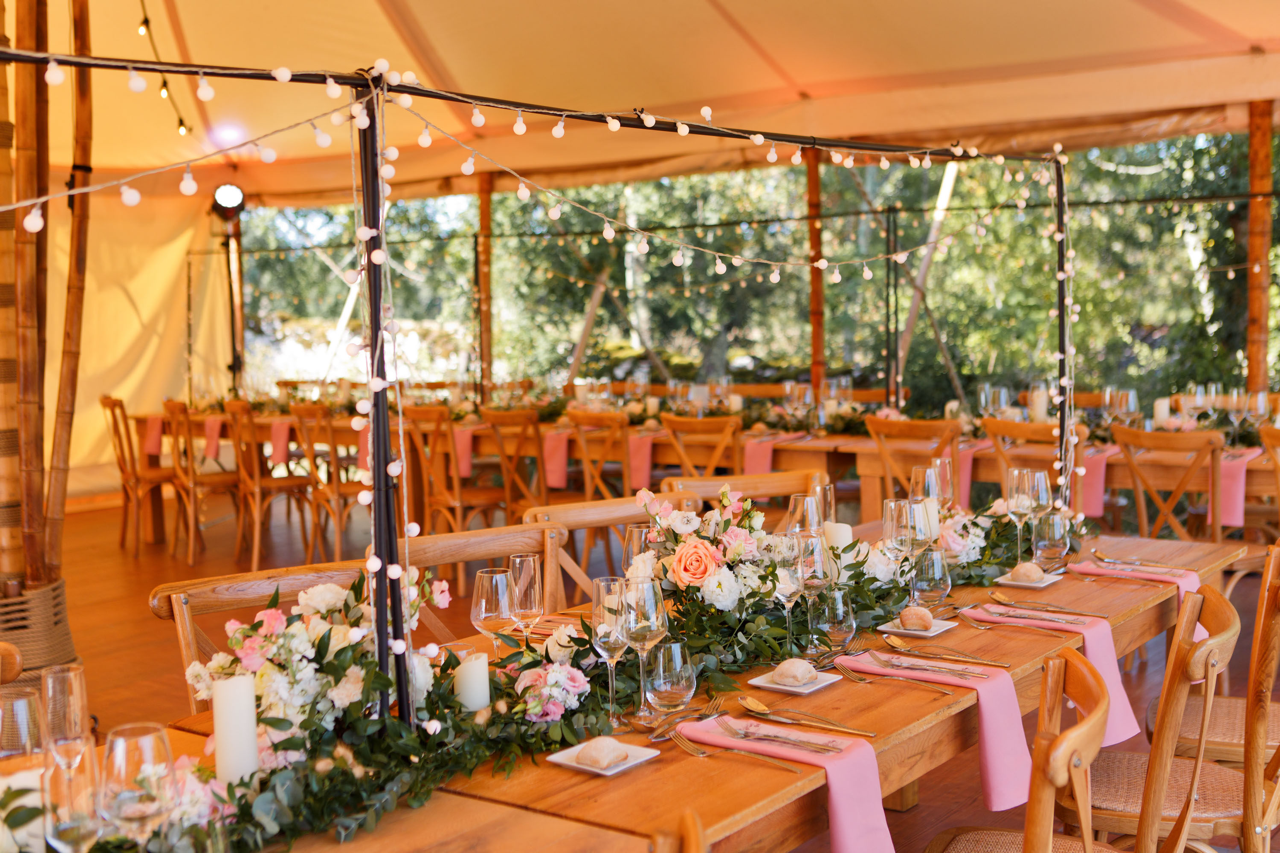 Table en bois et mini guinguette