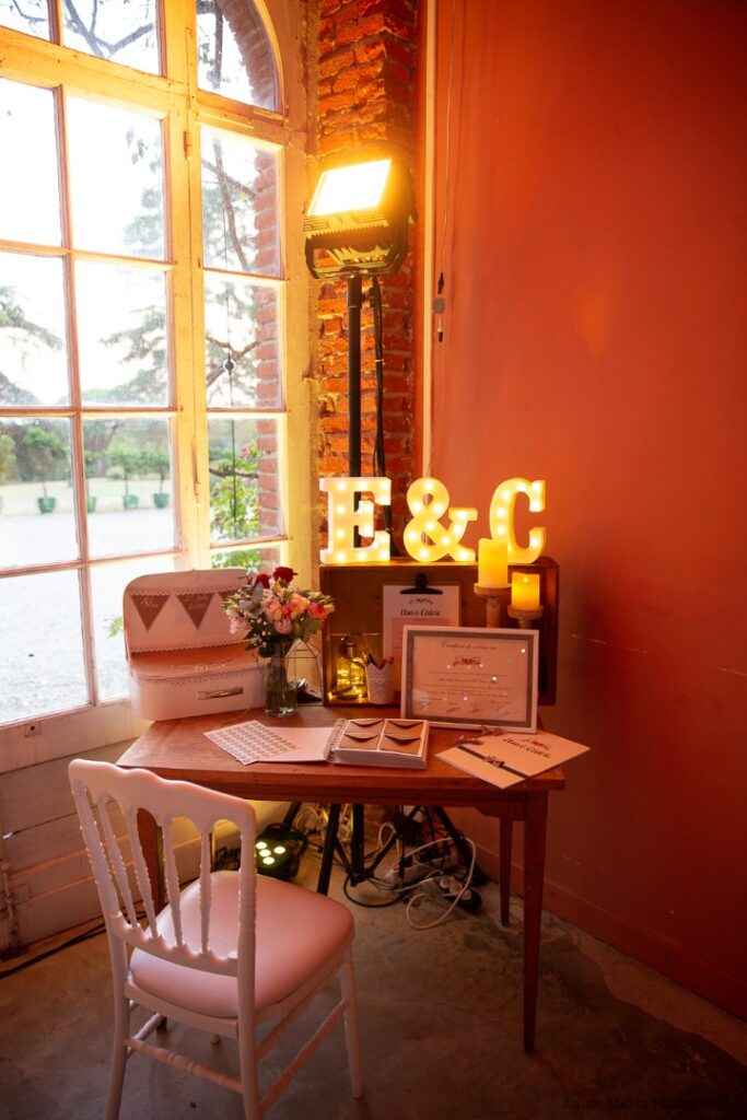 Déco table dons mariage – mariage organisatrice La Dolce Vità, Château de Rousillon, mariage Lot.jpg