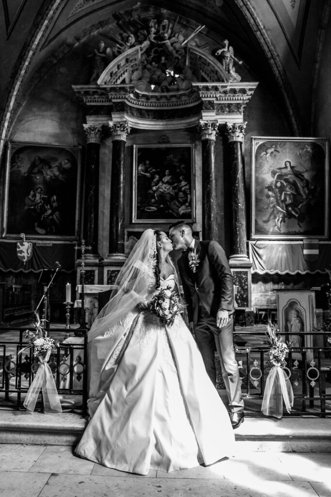 Baiser à l’intérieur de la Cathédrale Rieux Volvestre