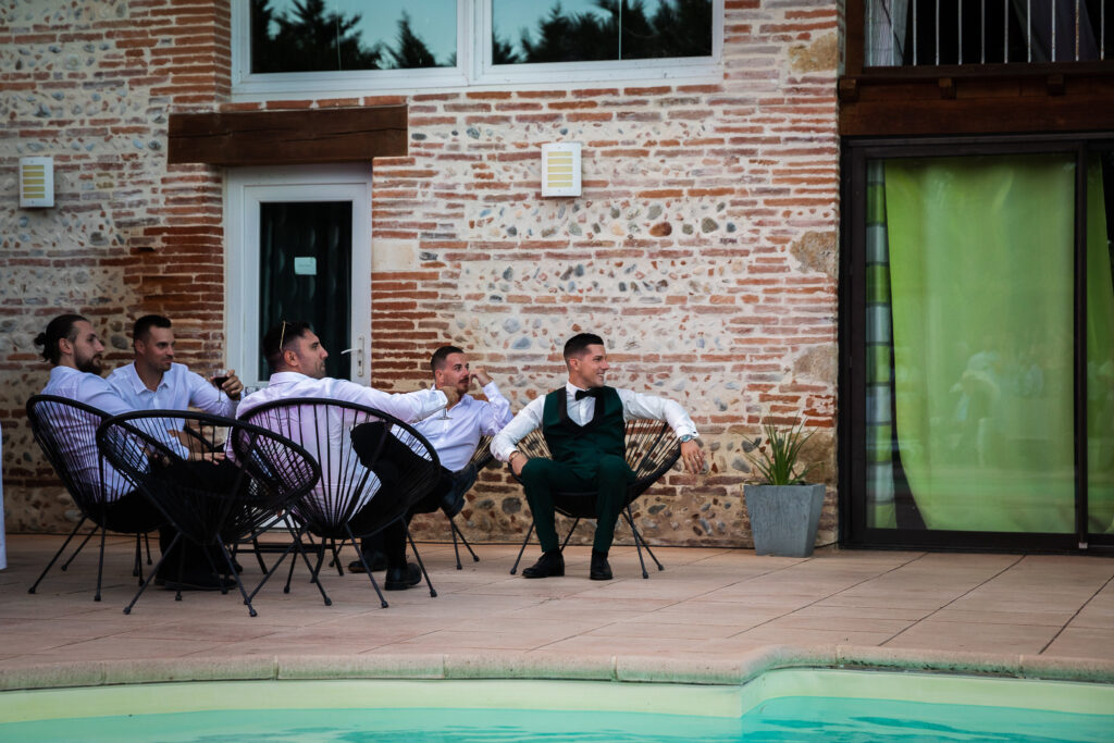 Marié avec ses garçons d’honneur