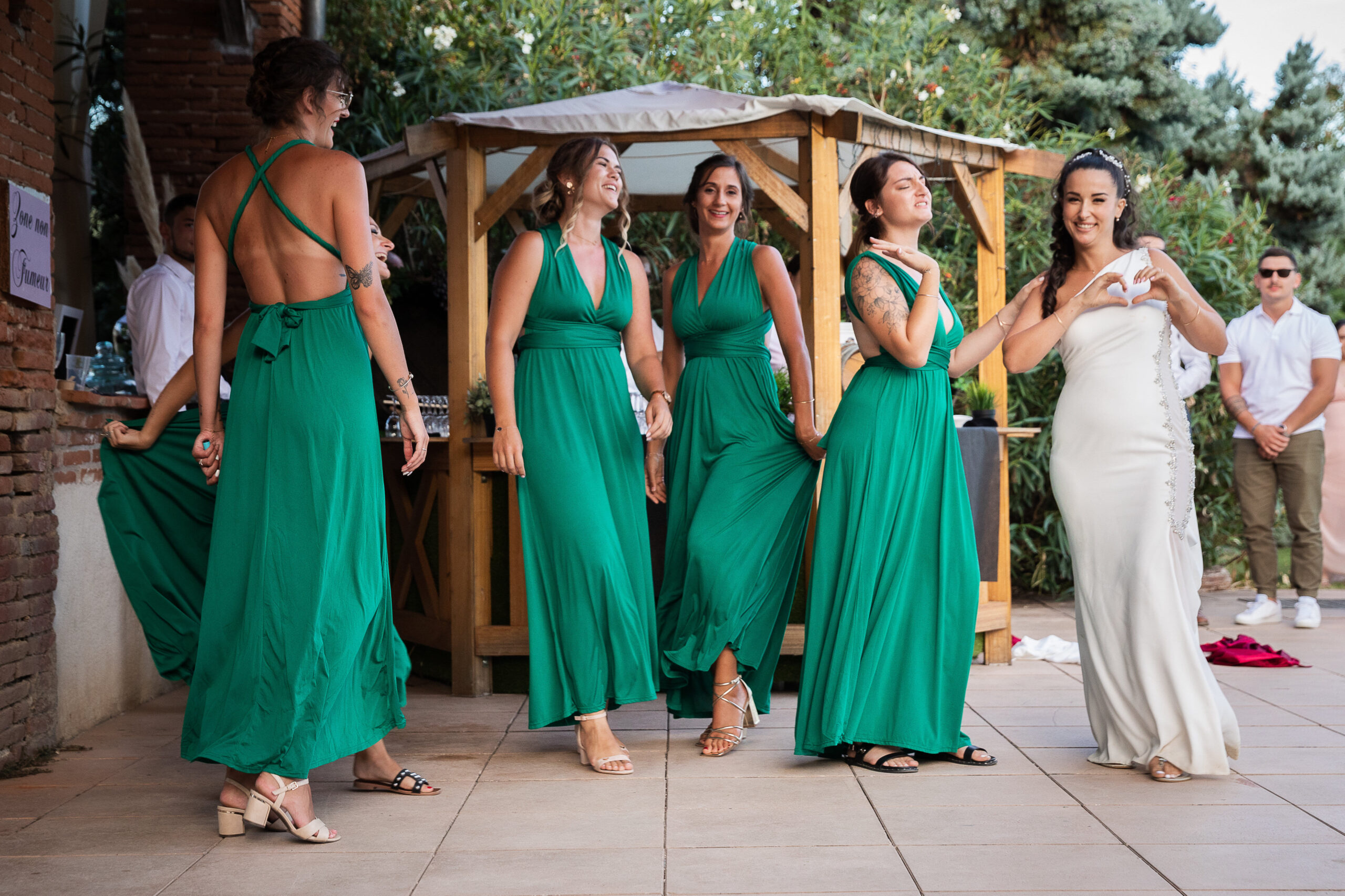 Mariée et ses demoiselles d’honneur